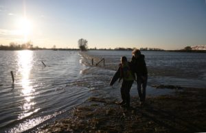 Vermast Fotografie - kinderen hoog water IJssel Zwolle